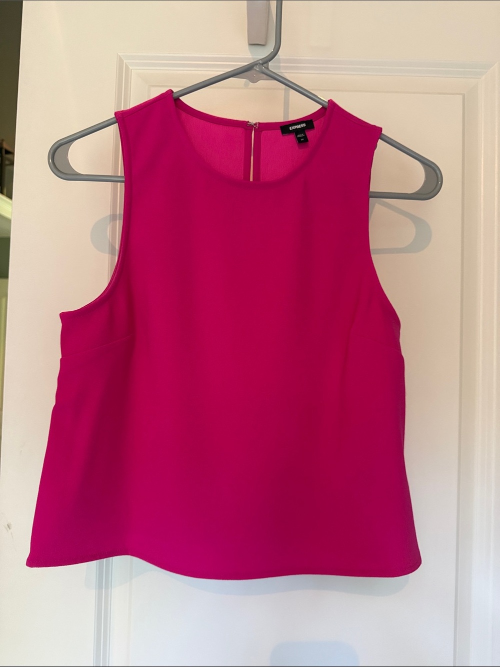 Express Sleeveless Shell Top in Fuchsia Pink